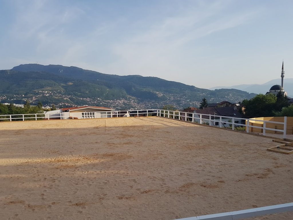 Konjički klub Hidalgo. Slika manježa Hidalgo Sarajevo